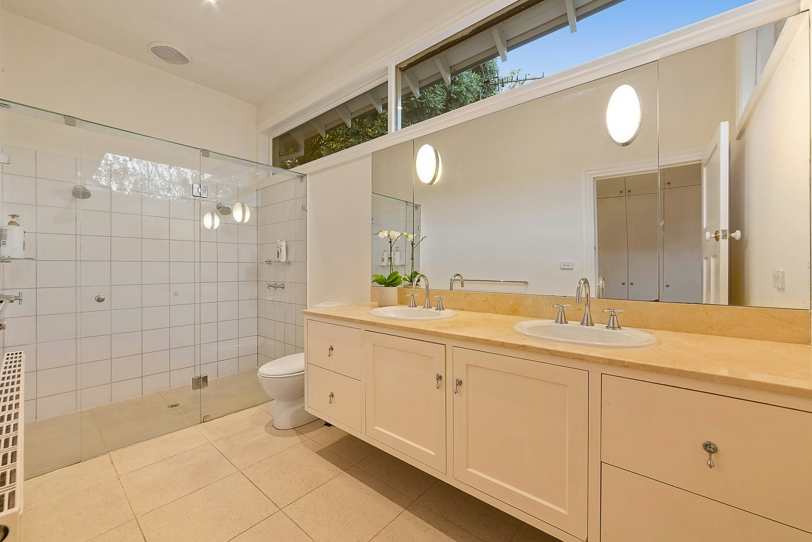 33 Mangarra Road, Canterbury, VIC