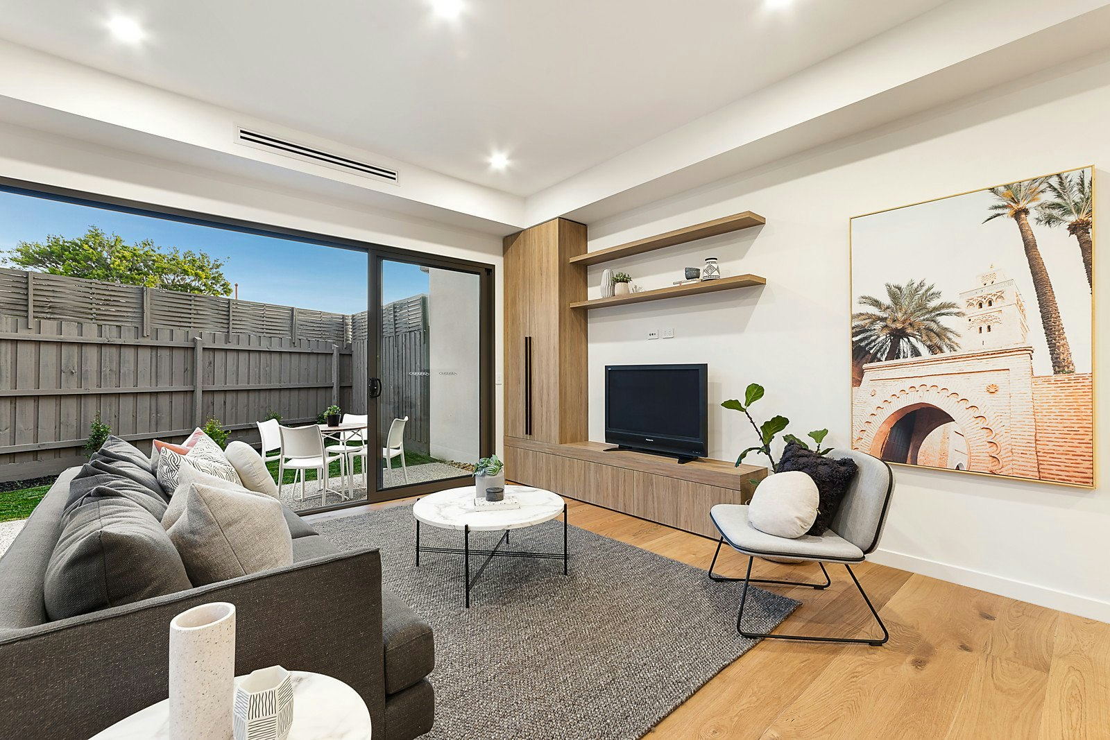 2/11 Stonehaven Crescent, Hampton East, VIC