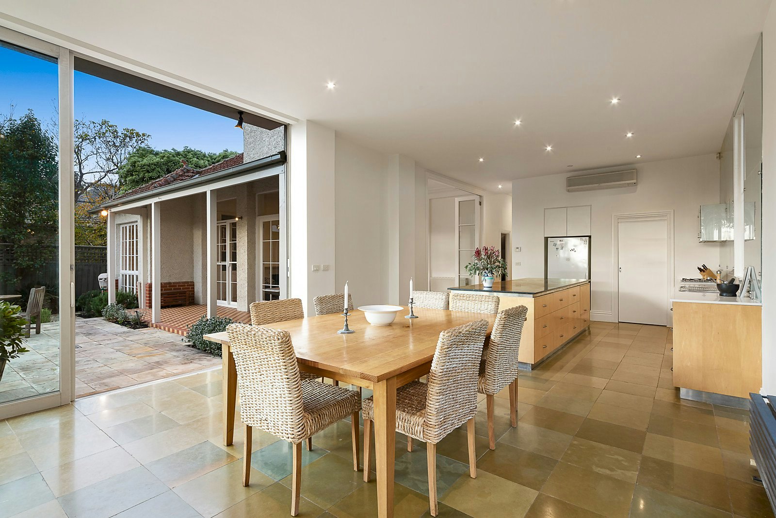 33 Mangarra Road, Canterbury, VIC