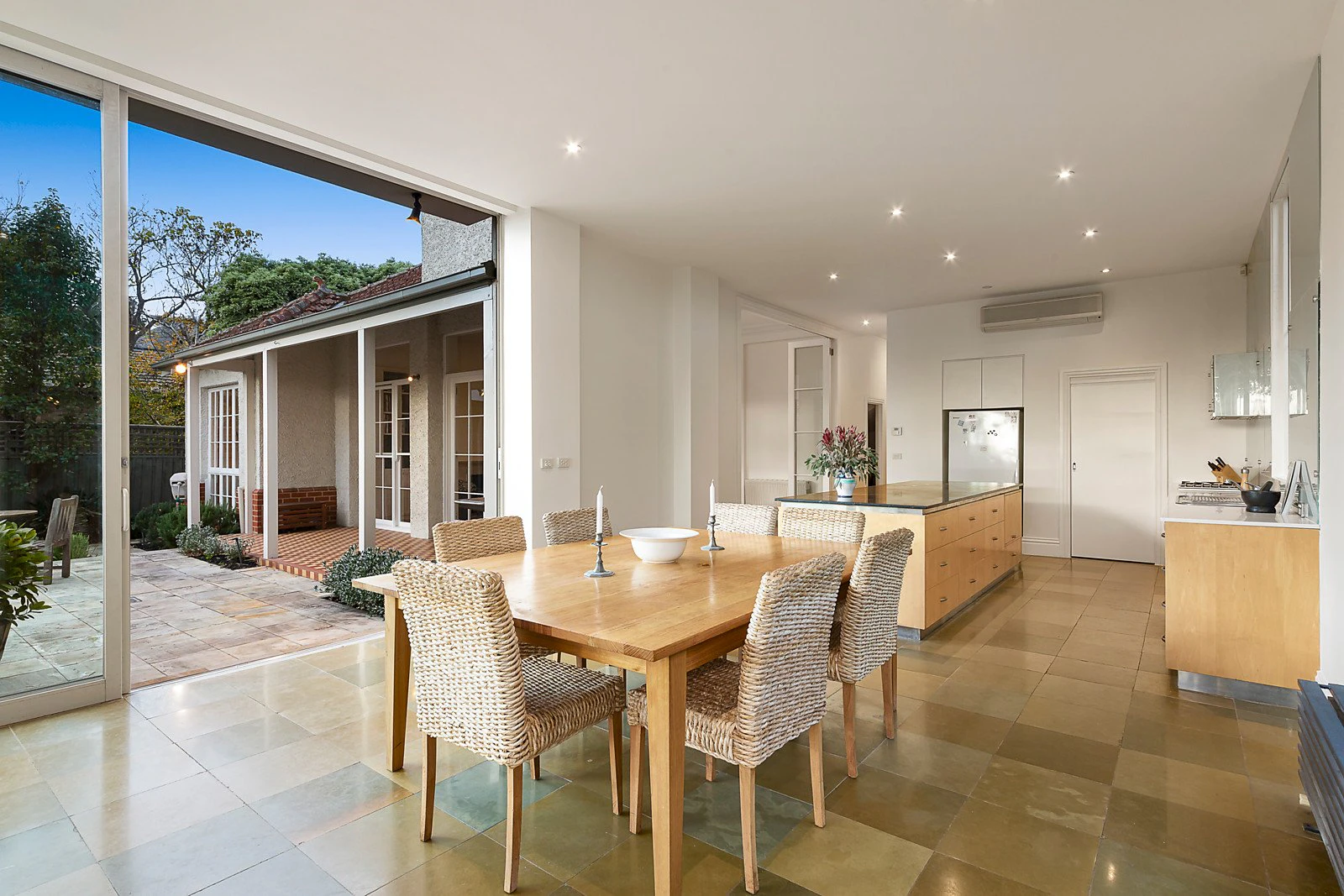 33 Mangarra Road, Canterbury, VIC