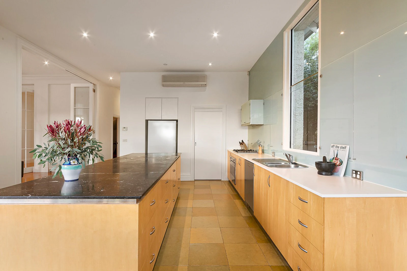33 Mangarra Road, Canterbury, VIC