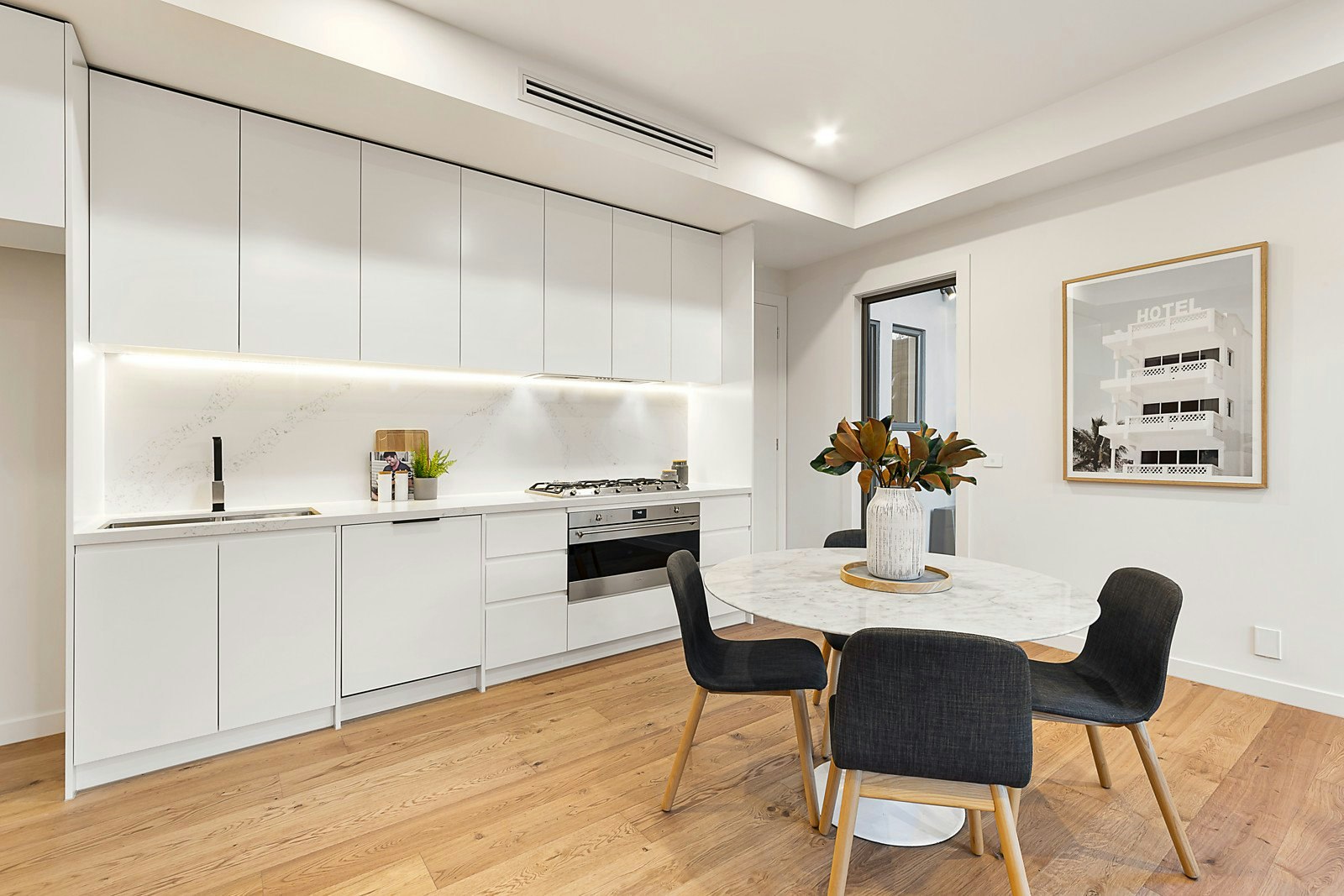 2/11 Stonehaven Crescent, Hampton East, VIC