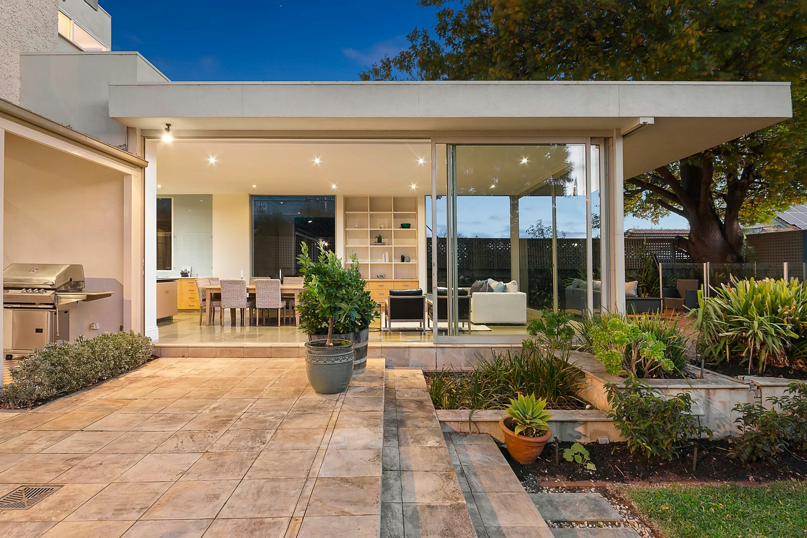 33 Mangarra Road, Canterbury, VIC