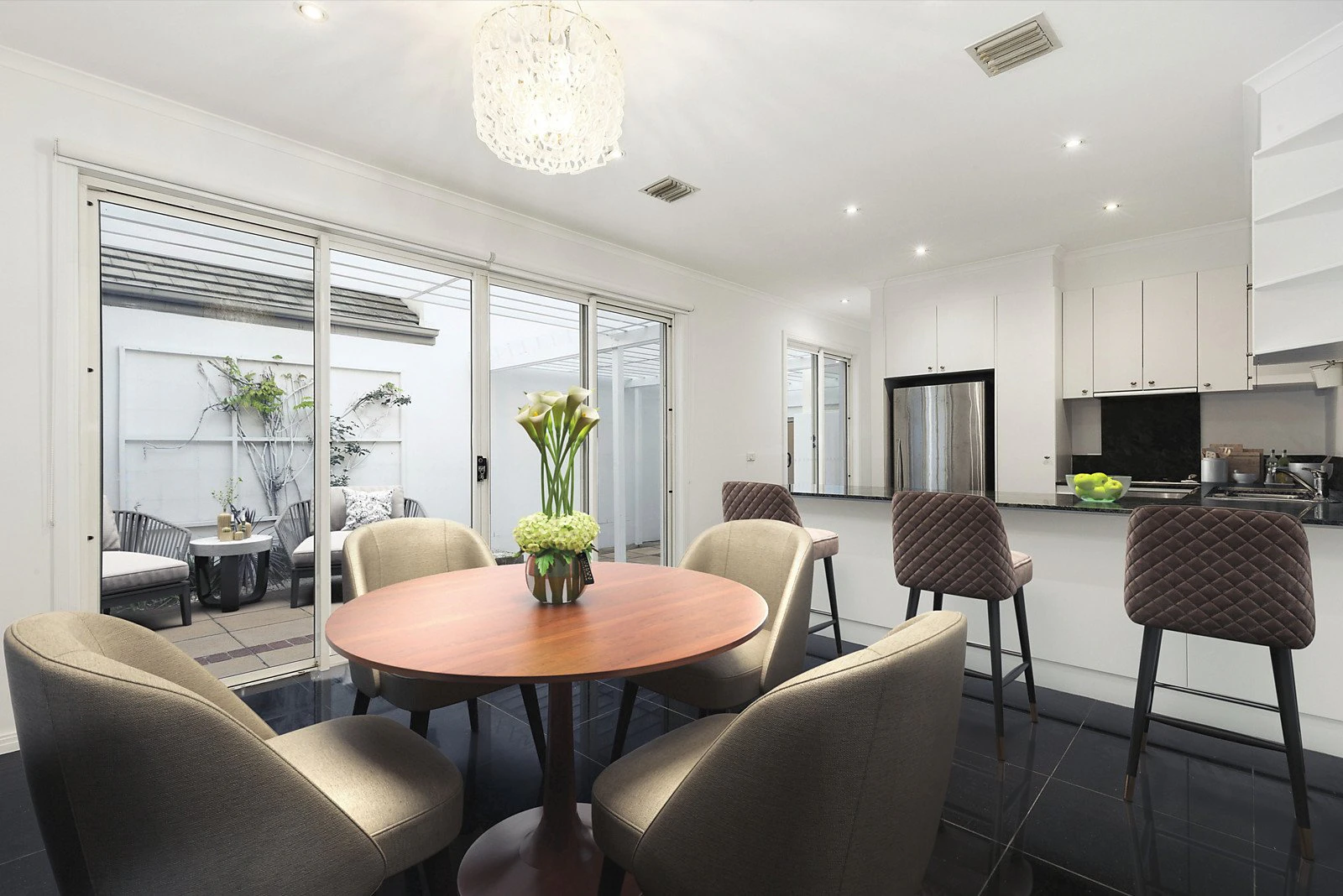37 The Crescent, Port Melbourne, VIC
