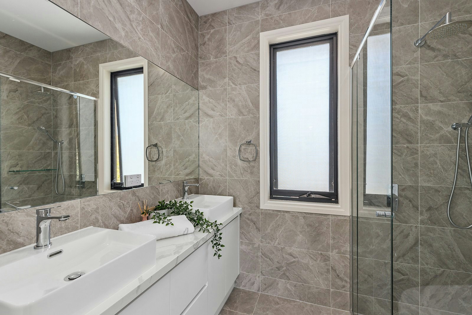 2/13 Greythorn Road, Balwyn North, VIC