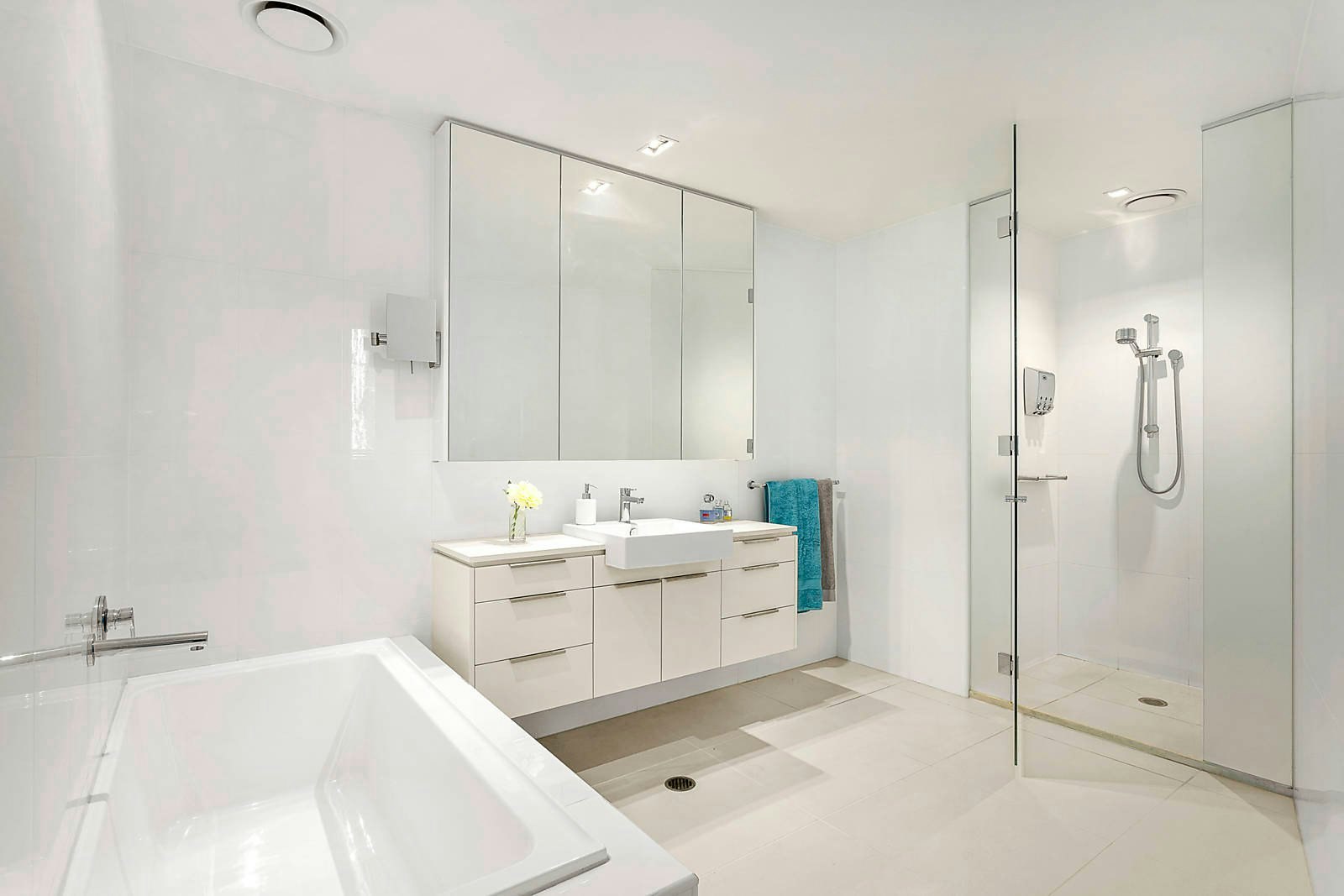 54/15 Beach Road, Hampton, VIC