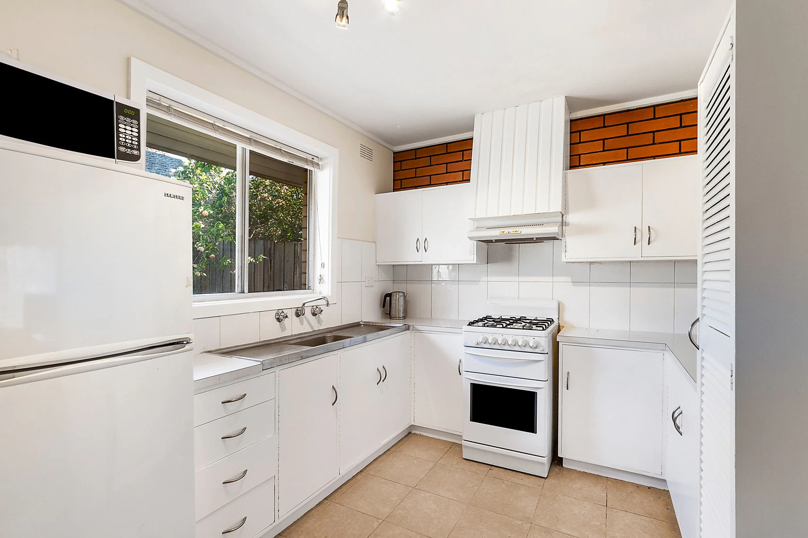 2/18 Glencairn Avenue, Camberwell, VIC