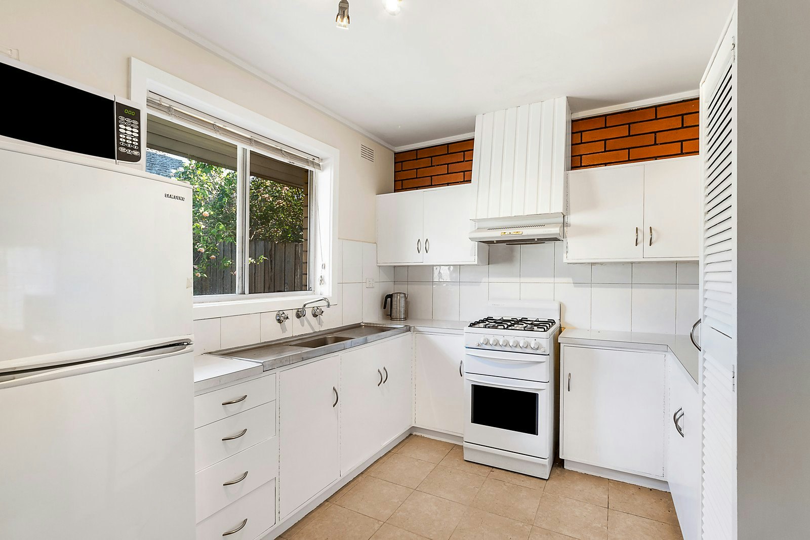 2/18 Glencairn Avenue, Camberwell, VIC