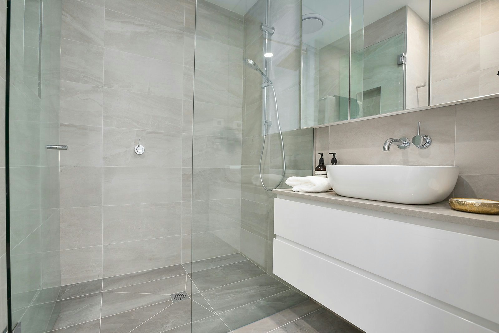 7 Neville Street, Albert Park, VIC