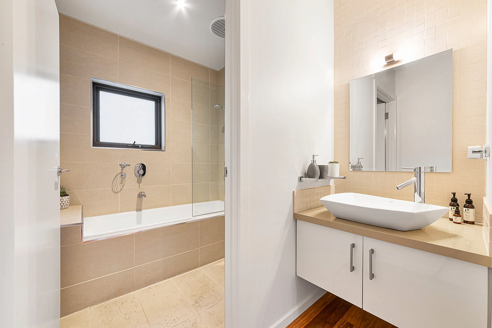 2/11 Tarakan Avenue, Ashburton, VIC