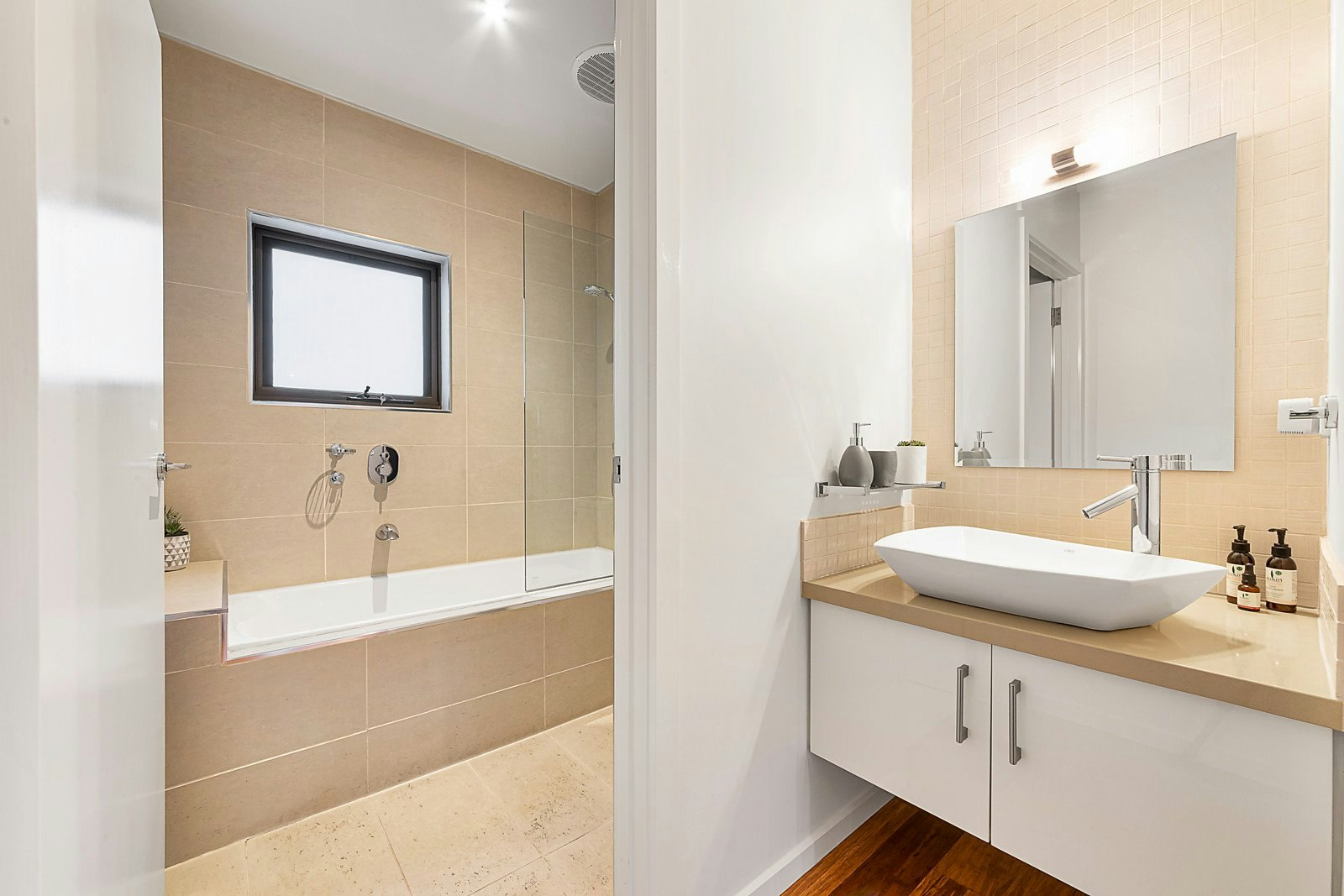 2/11 Tarakan Avenue, Ashburton, VIC