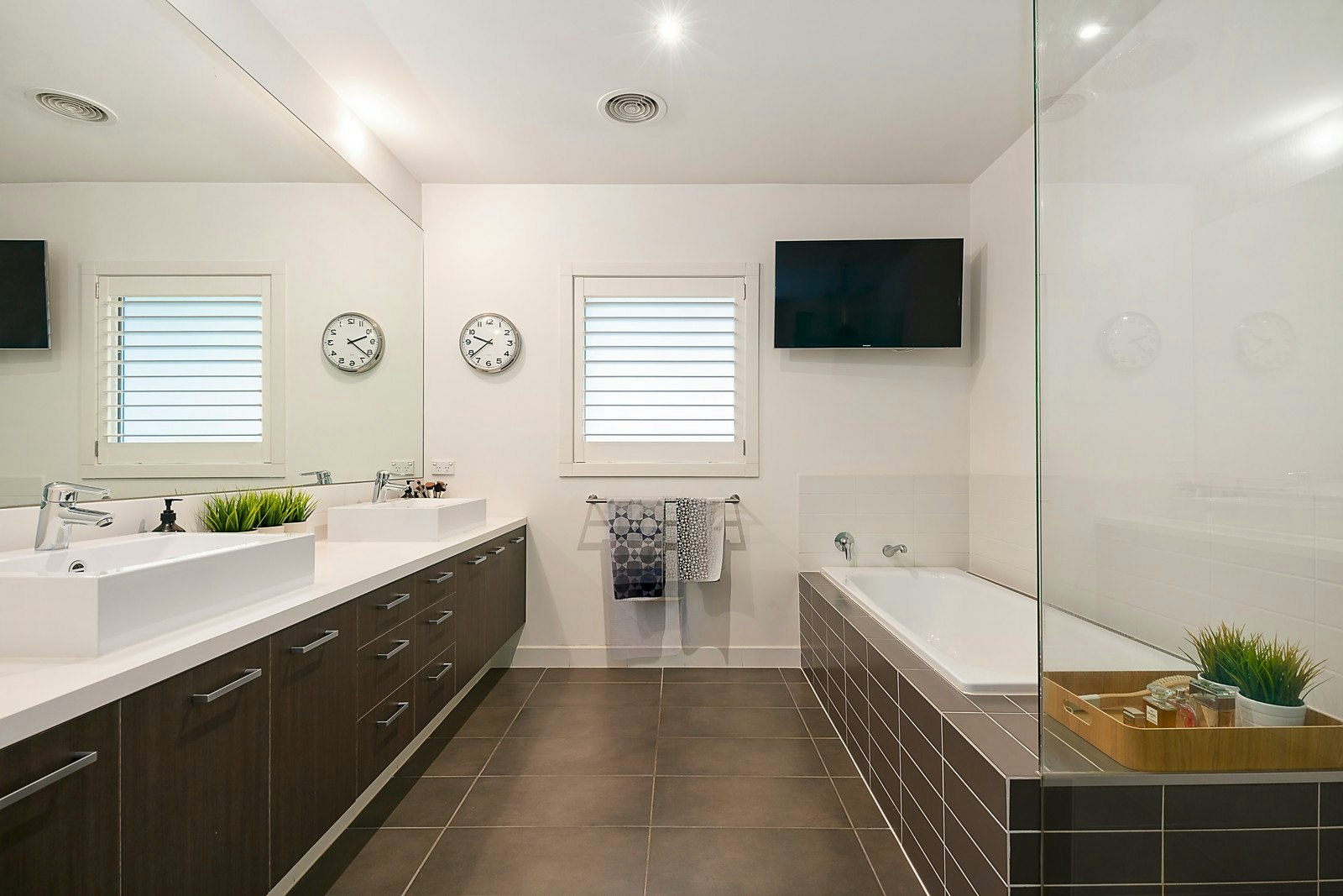 25 Strathalbyn Street, Kew East, VIC