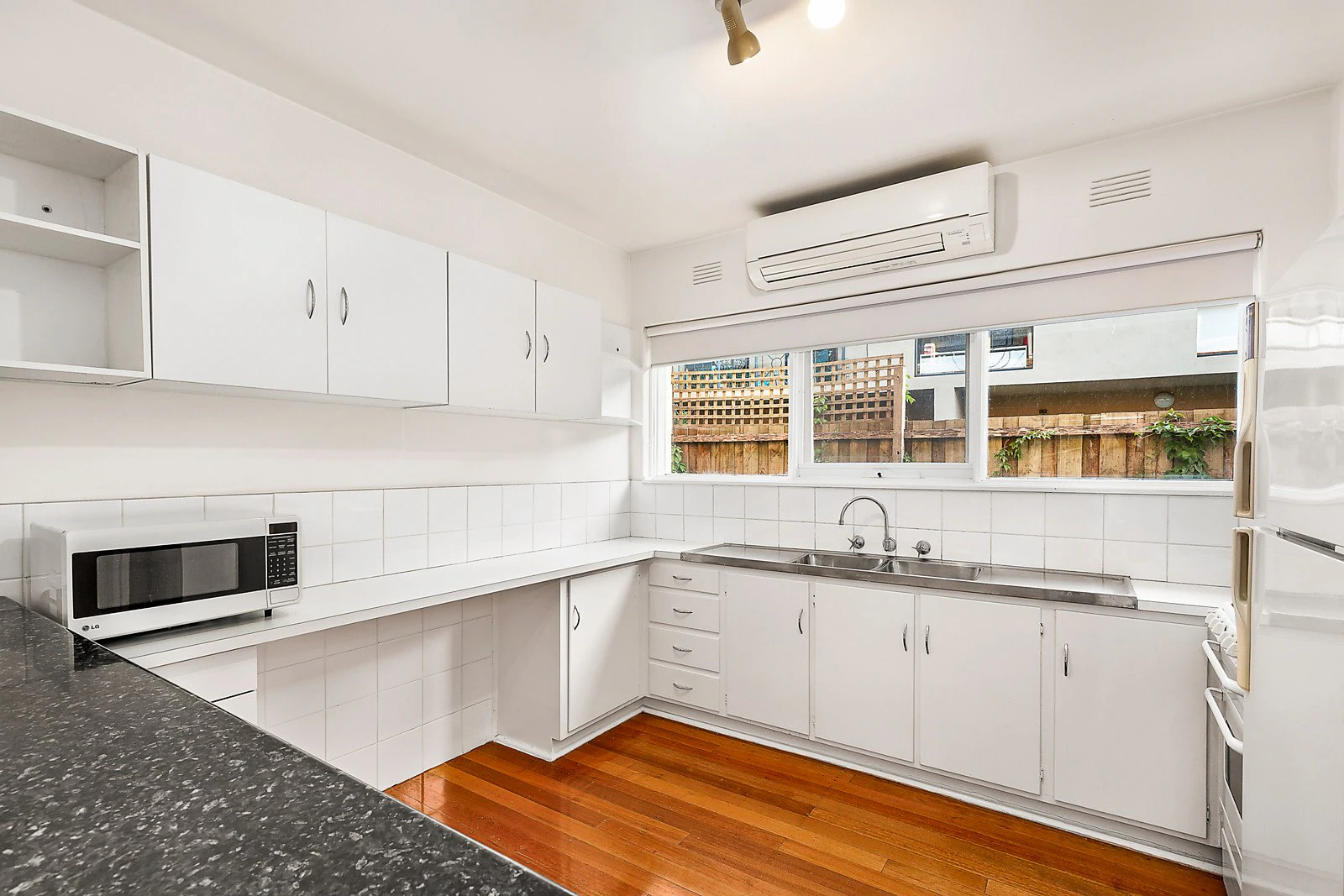 10/245 Burke Road, Glen Iris, VIC