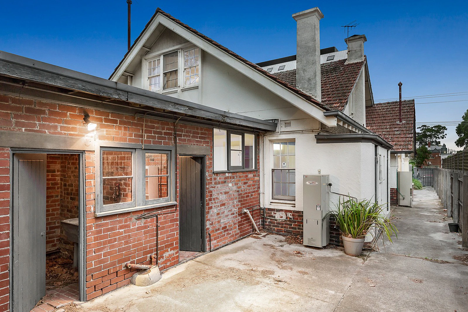 32 Riddell Parade, Elsternwick, VIC