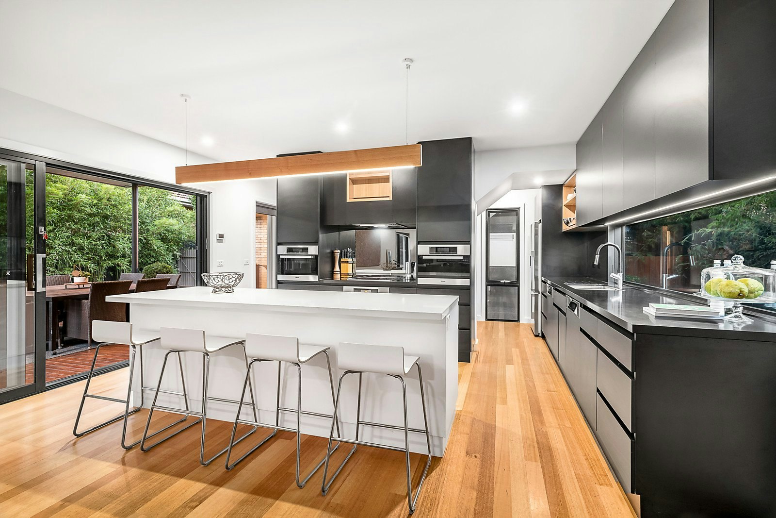 98 Ashburn Grove, Ashburton, VIC