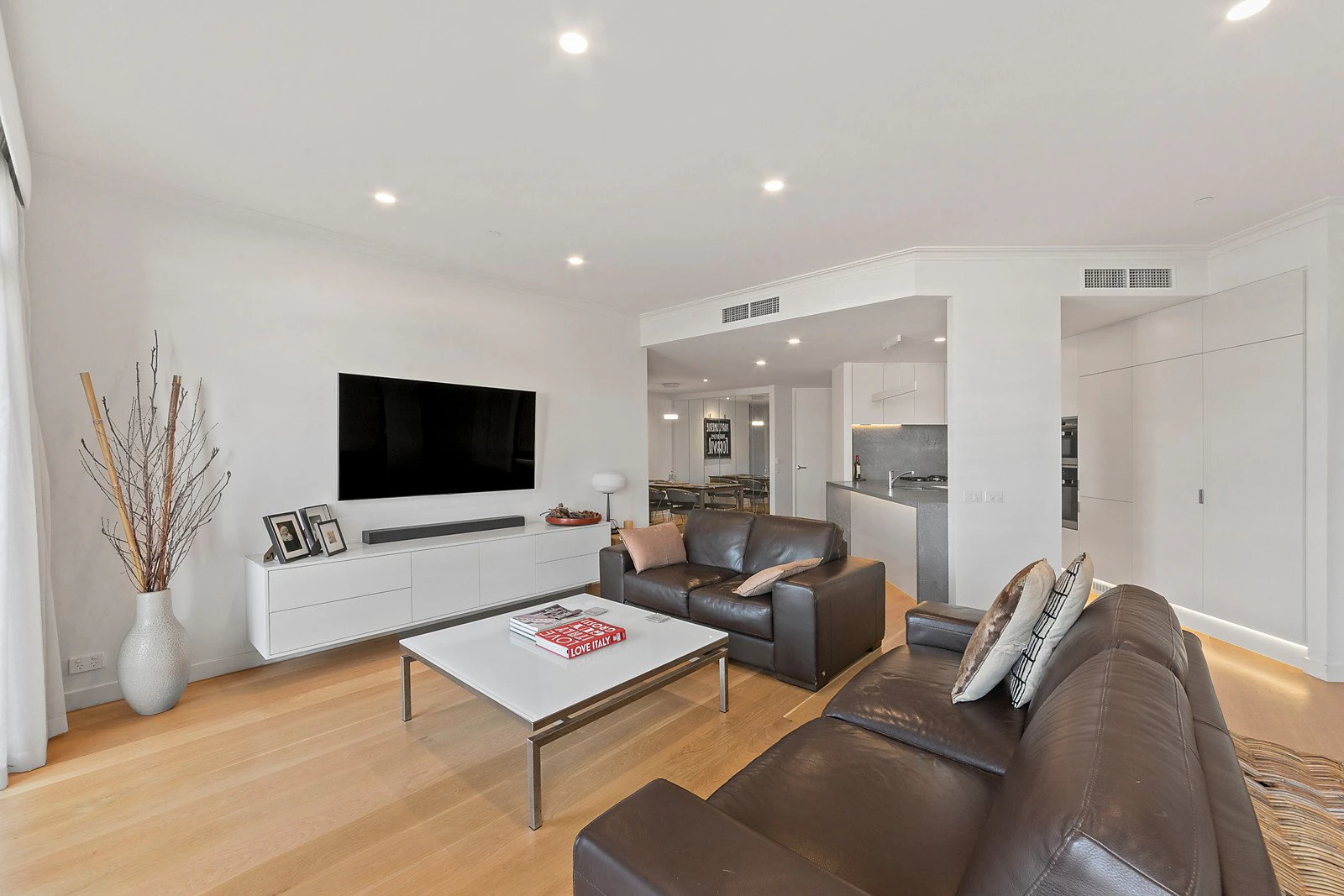 102/88 Beach Street, Port Melbourne, VIC