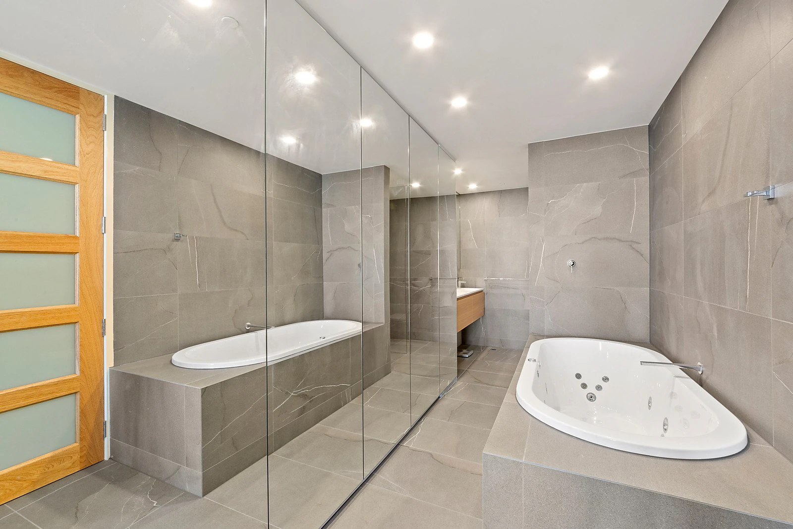 102/88 Beach Street, Port Melbourne, VIC