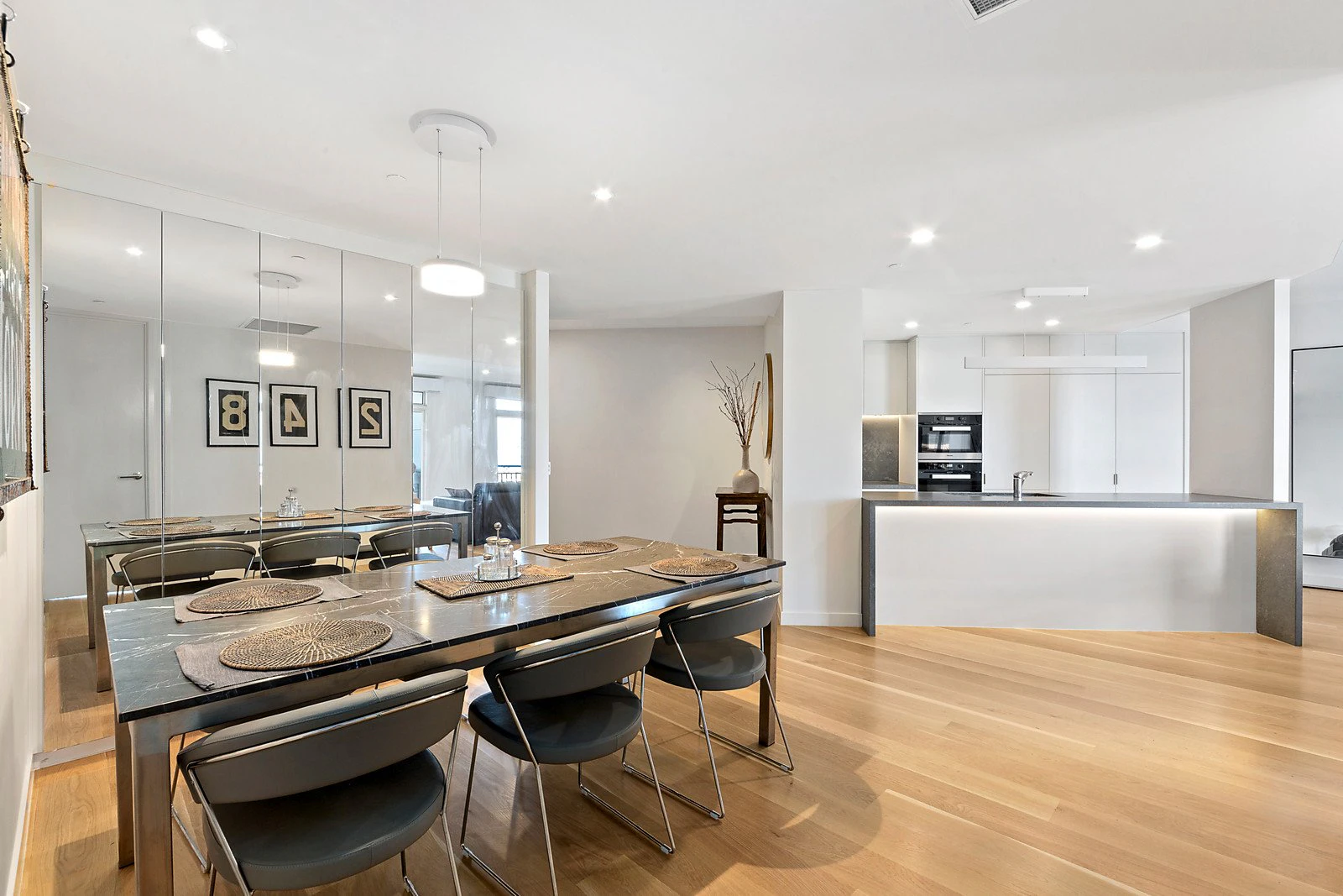 102/88 Beach Street, Port Melbourne, VIC