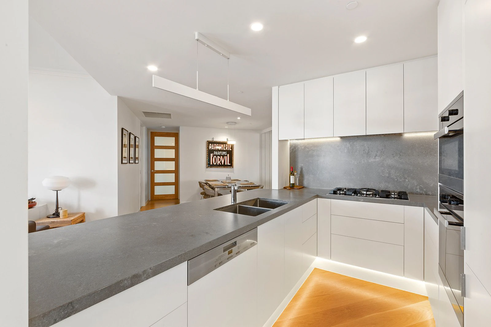 102/88 Beach Street, Port Melbourne, VIC