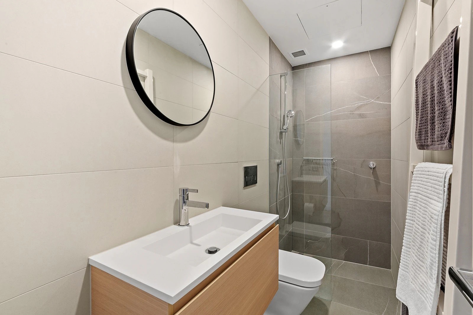 102/88 Beach Street, Port Melbourne, VIC