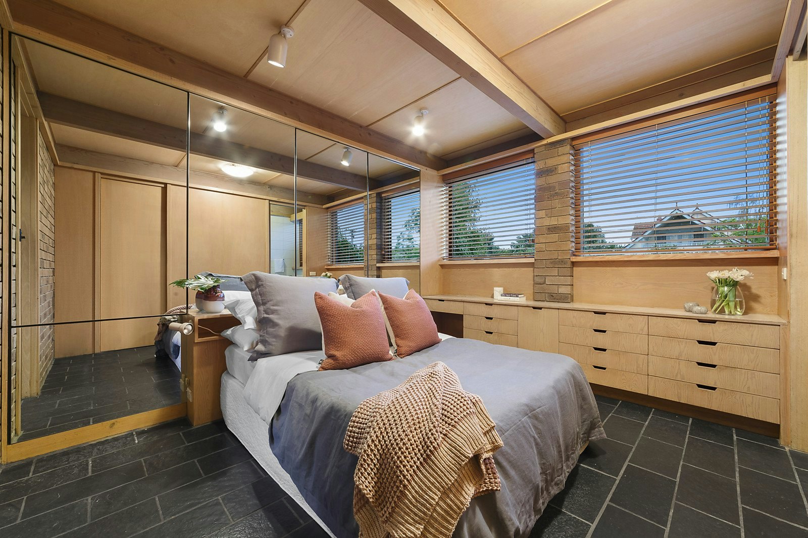 17 Nyora Street, Malvern East, VIC