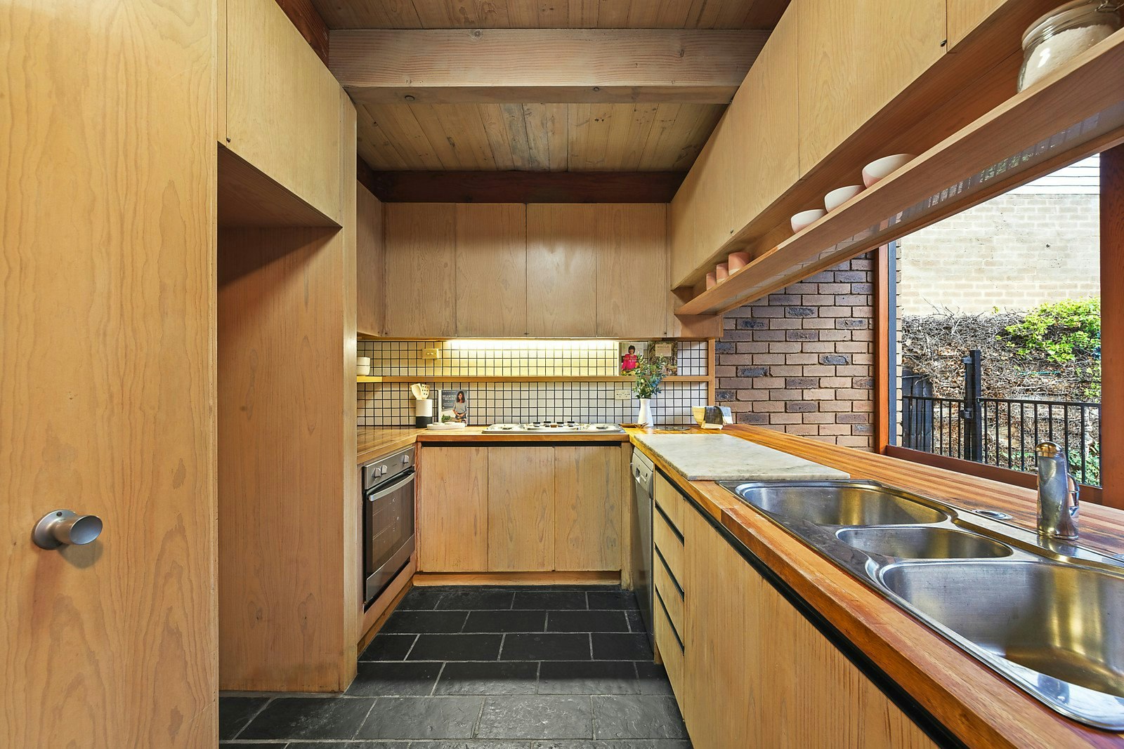 17 Nyora Street, Malvern East, VIC