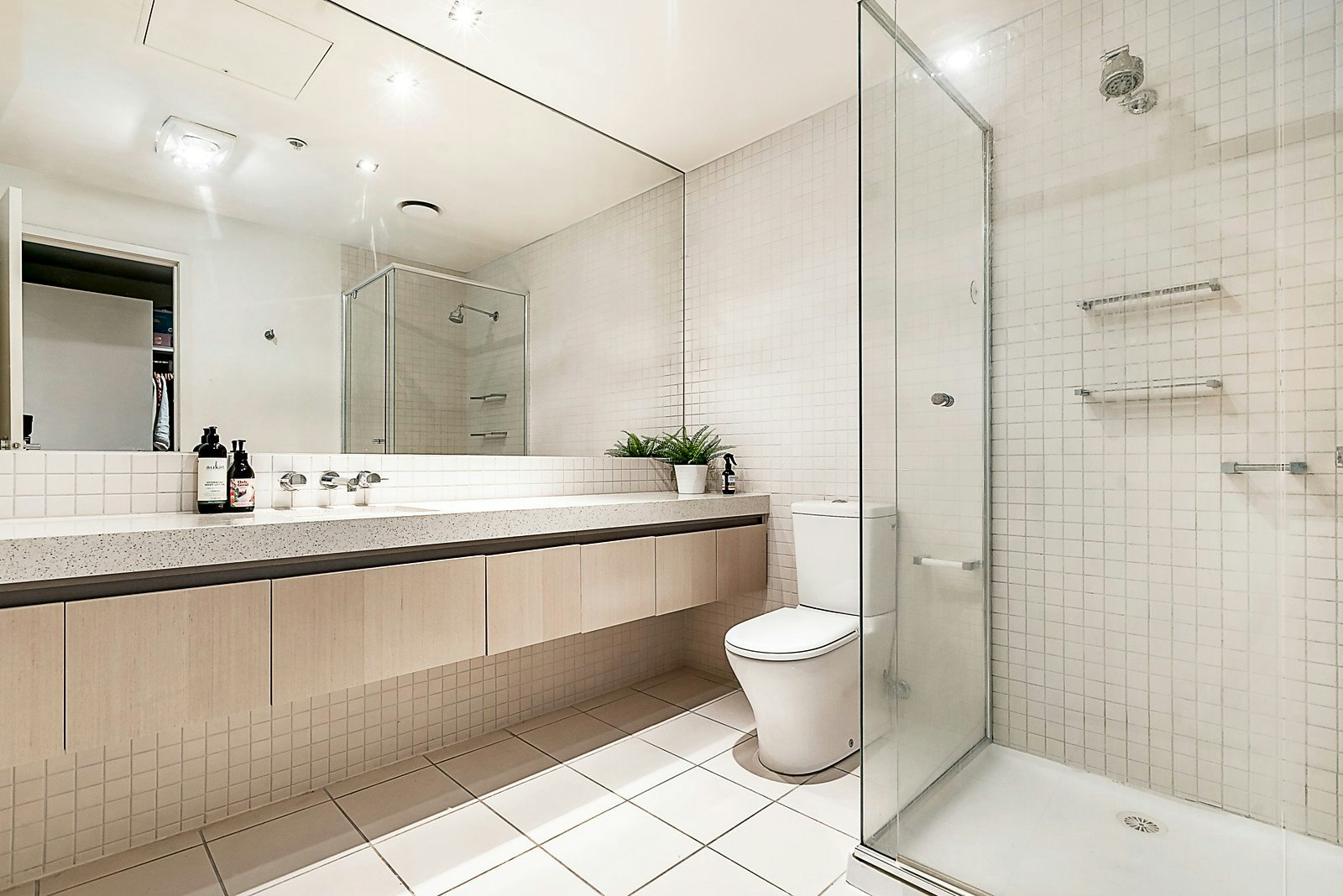 803C/142 Rouse Street, Port Melbourne, VIC