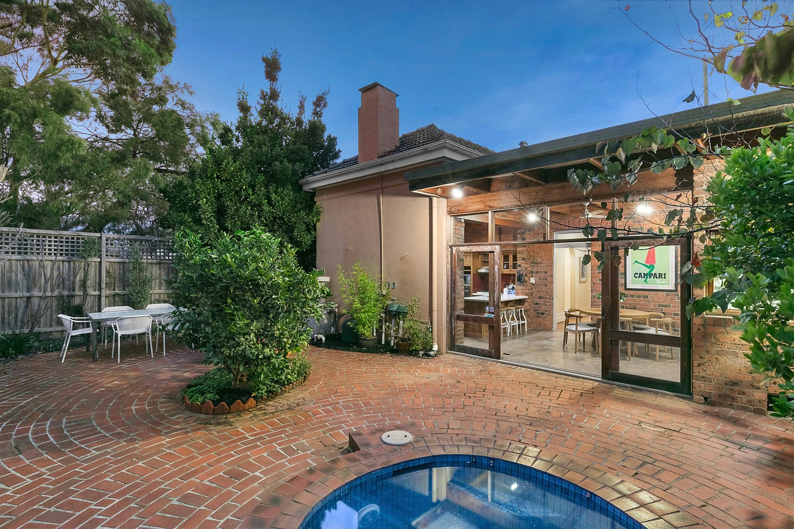 16 Kambrook Road, Caulfield North, VIC