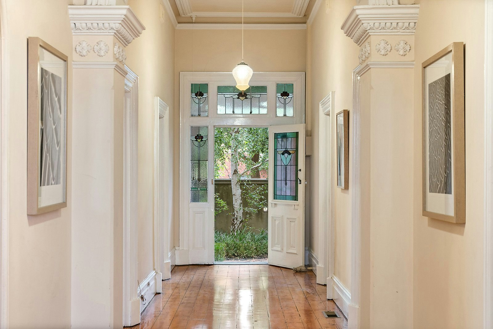 16 Kambrook Road, Caulfield North, VIC