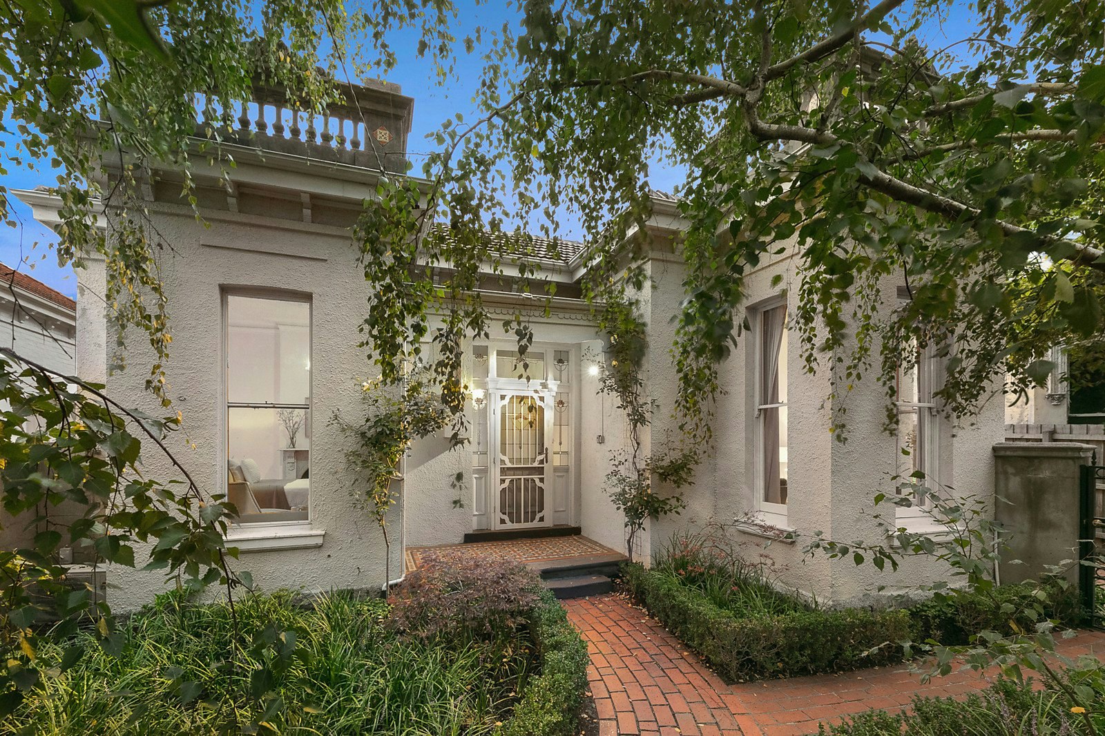 16 Kambrook Road, Caulfield North, VIC