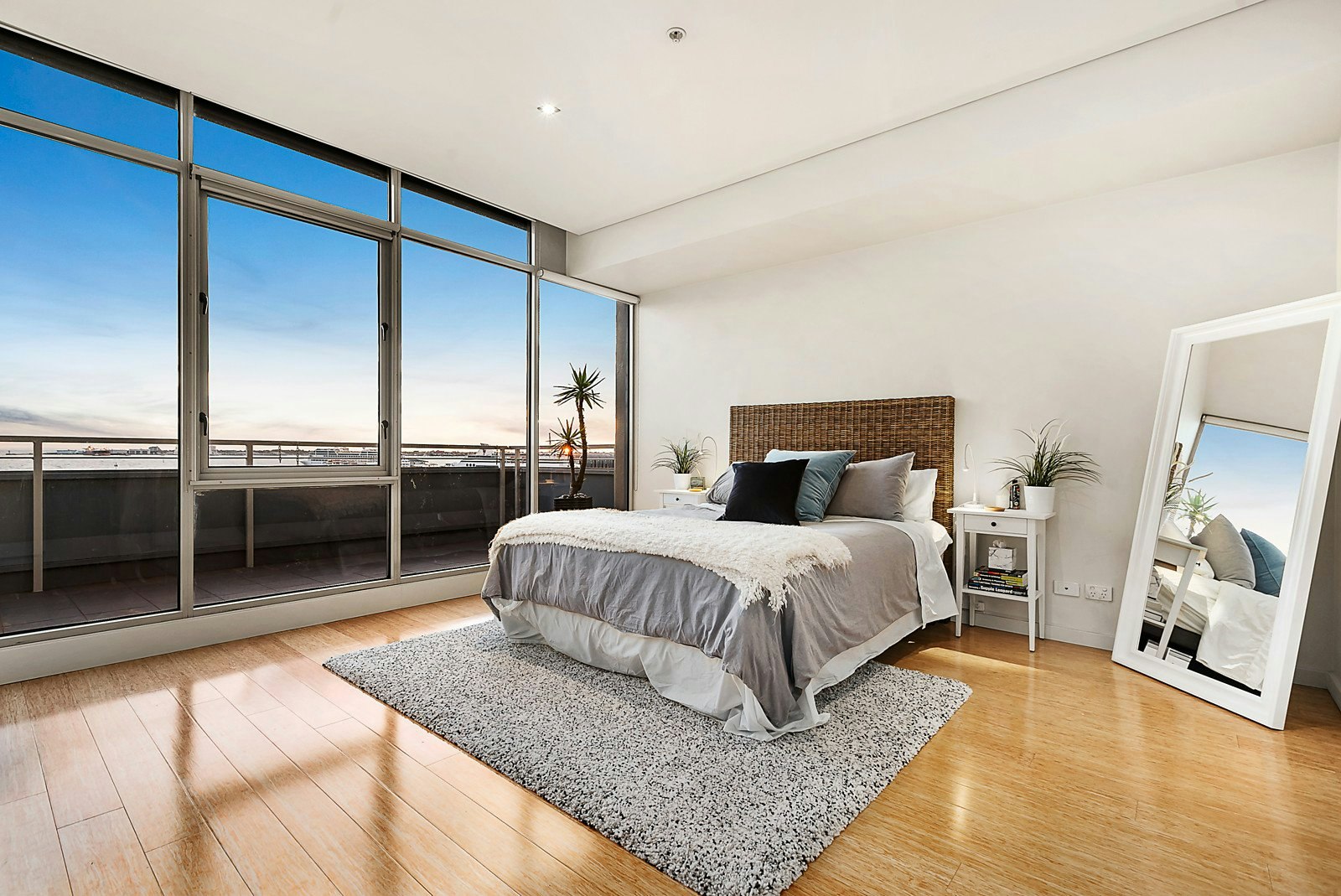 803C/142 Rouse Street, Port Melbourne, VIC