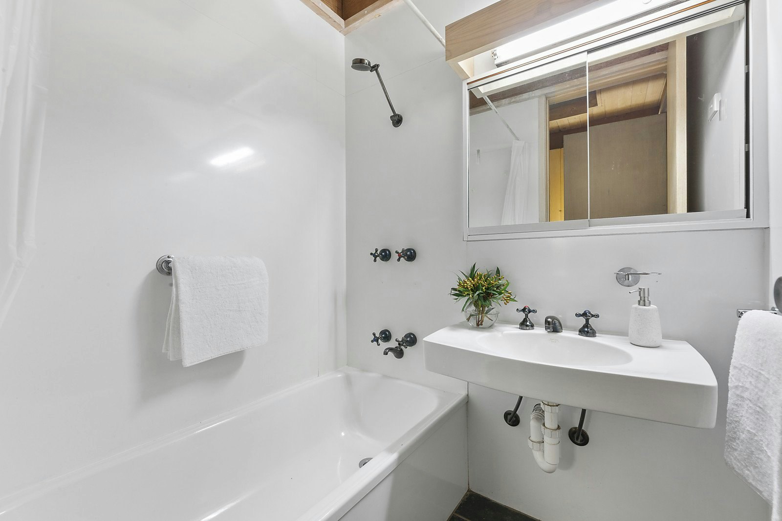 17 Nyora Street, Malvern East, VIC