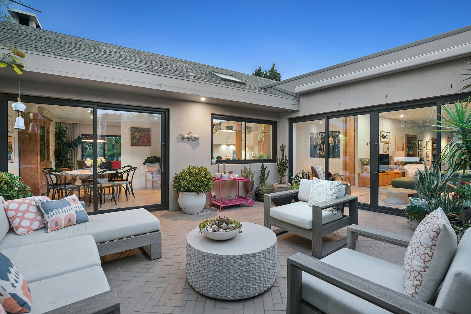 2 Leonie Court, Brighton, VIC