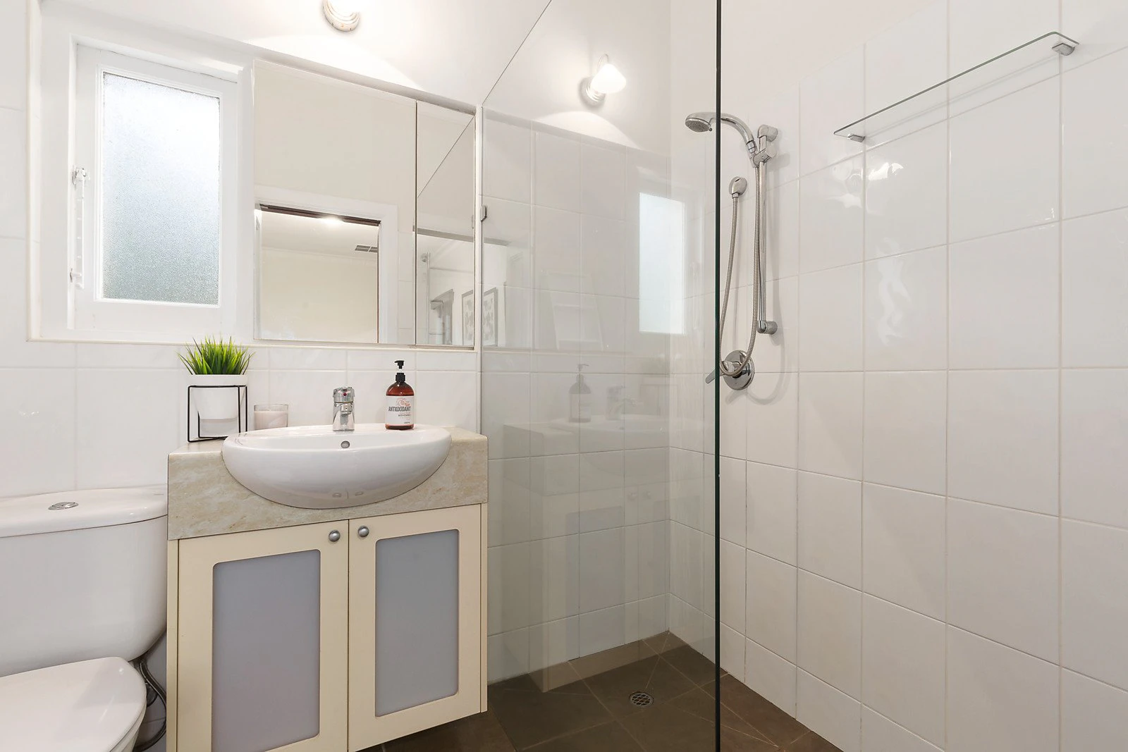 1A Westbourne Grove, Camberwell, VIC