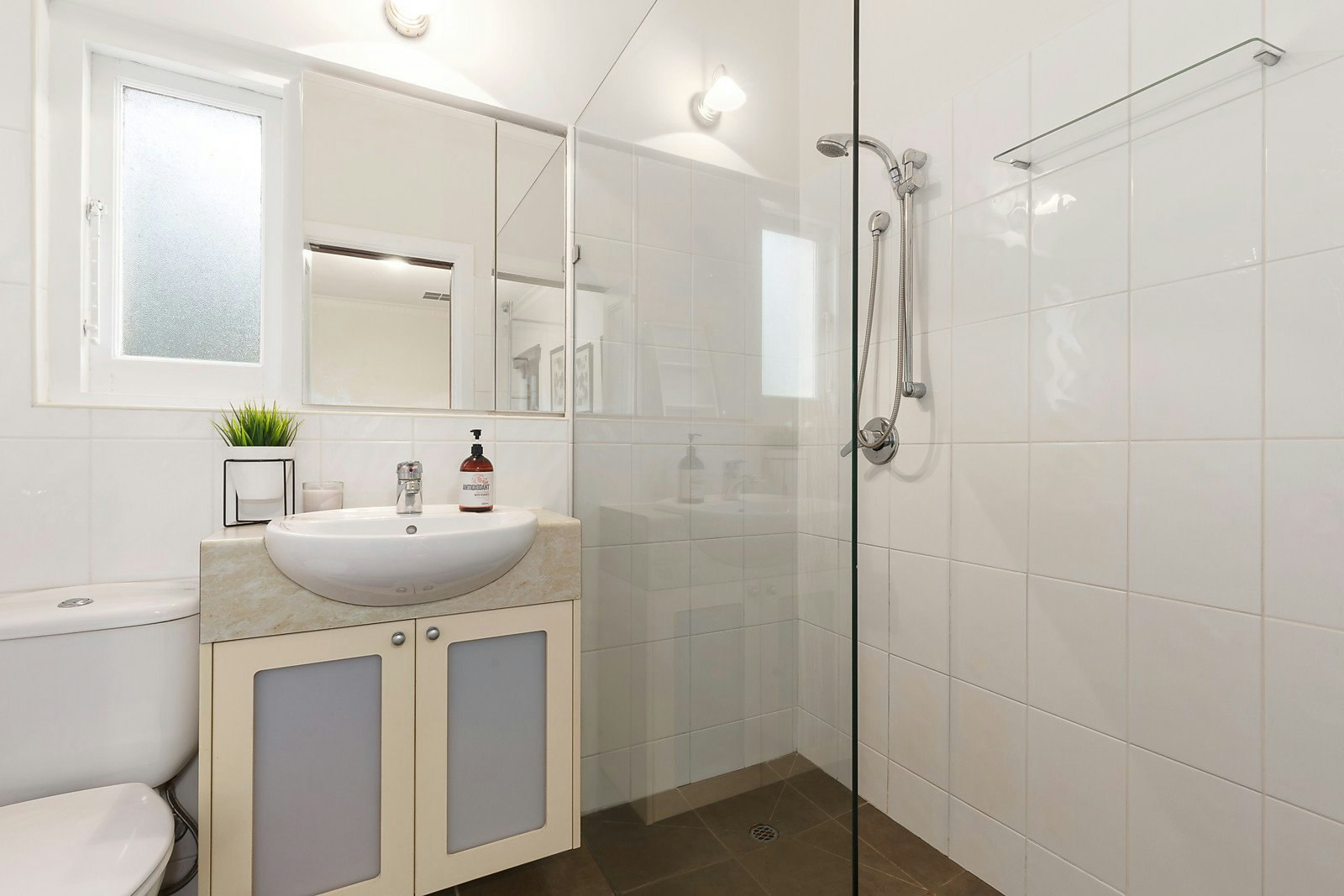 1A Westbourne Grove, Camberwell, VIC