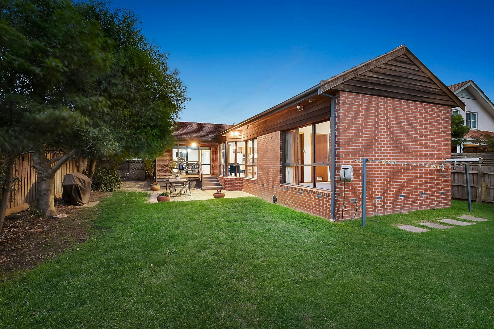 9 Cairnes Grove, Bentleigh, VIC