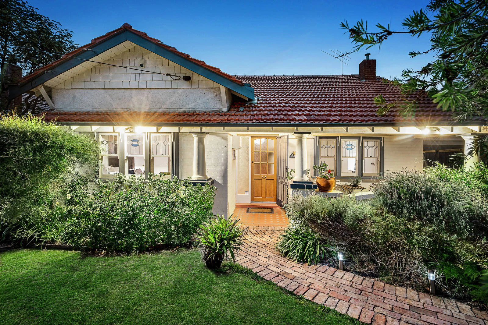 9 Cairnes Grove, Bentleigh, VIC