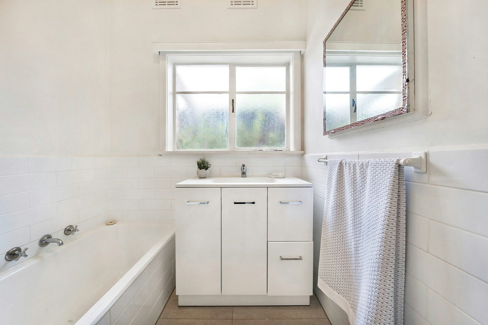 34 Violet Grove, Kew East, VIC