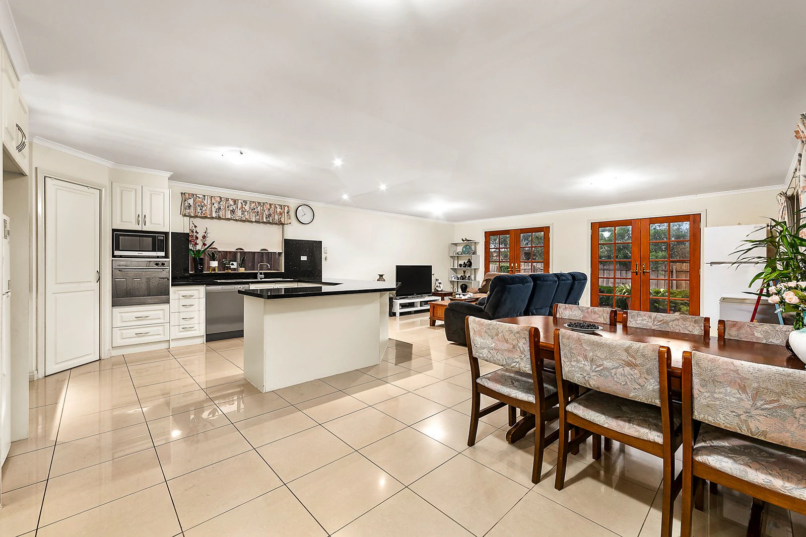 15 Bowen Crescent, Burwood East, VIC