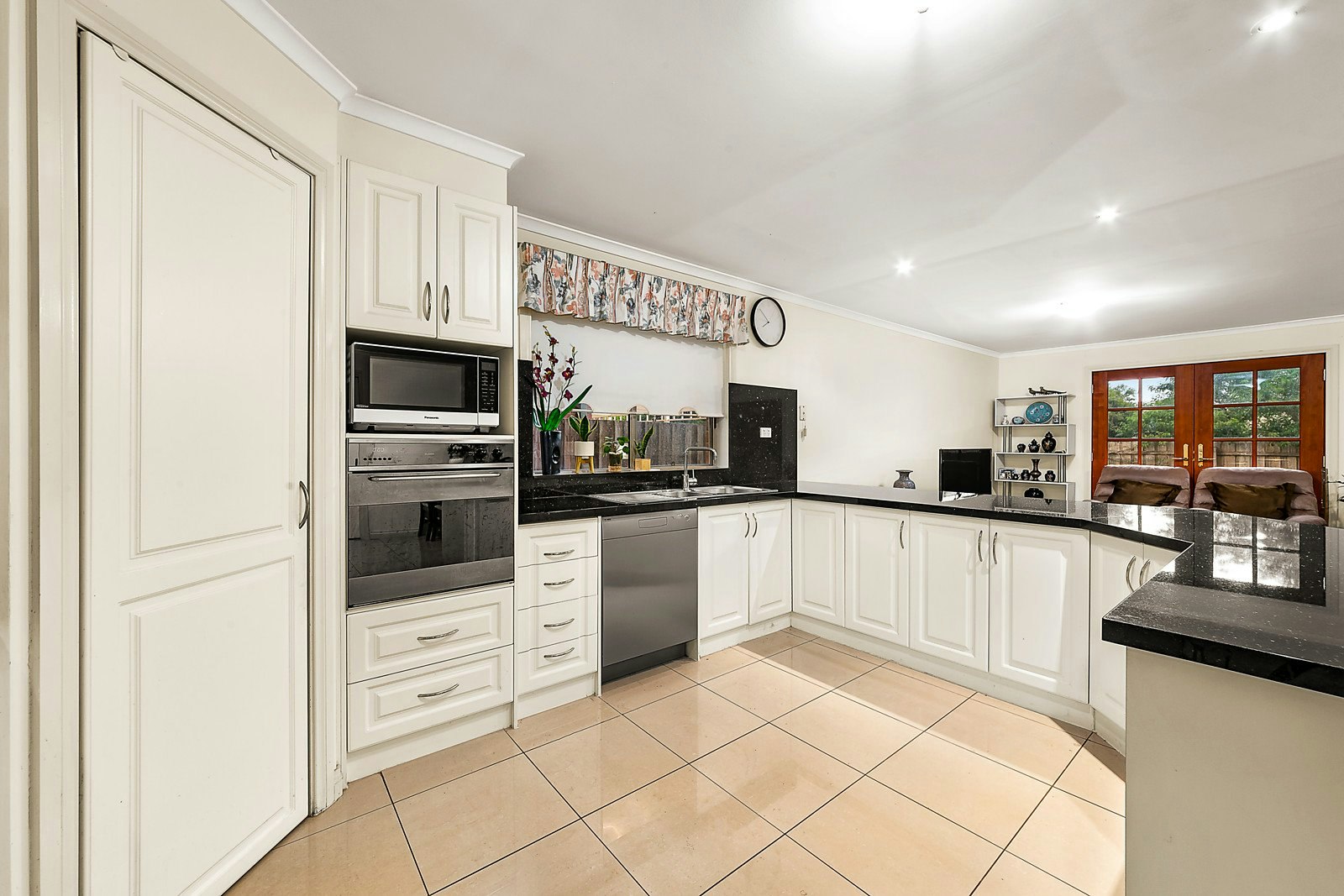 15 Bowen Crescent, Burwood East, VIC