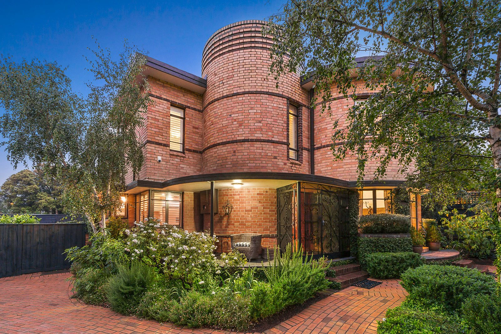 1 Laurencia Court, Mont Albert, VIC