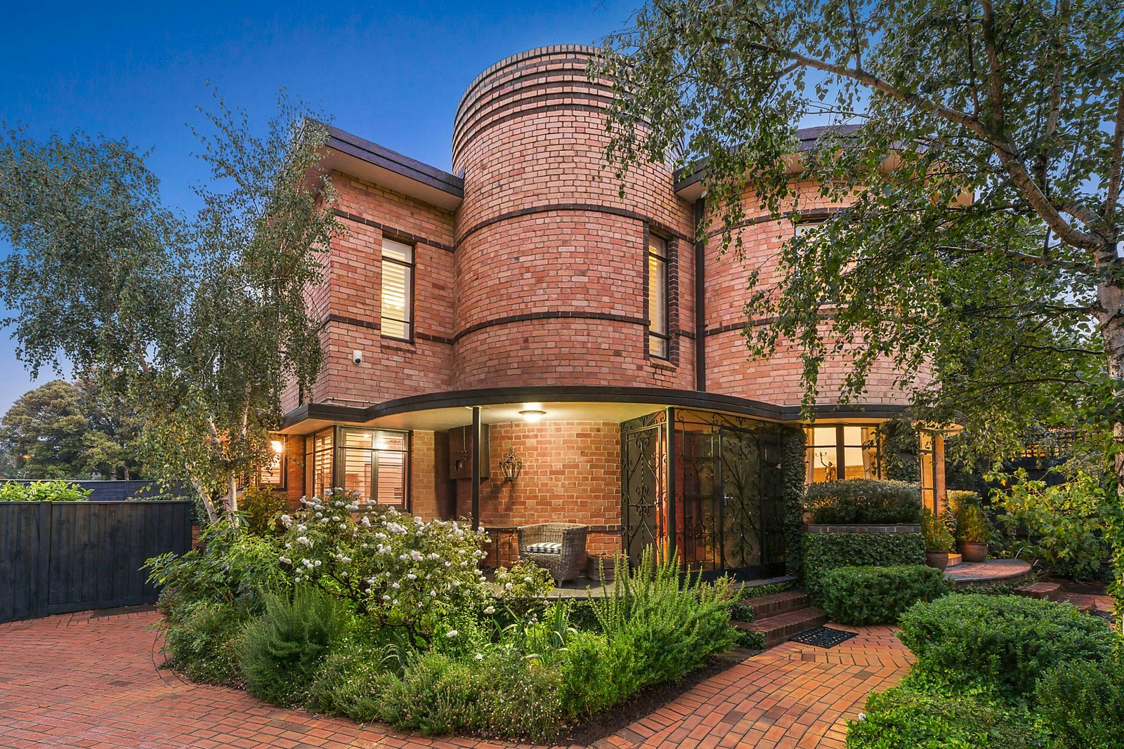 1 Laurencia Court, Mont Albert, VIC