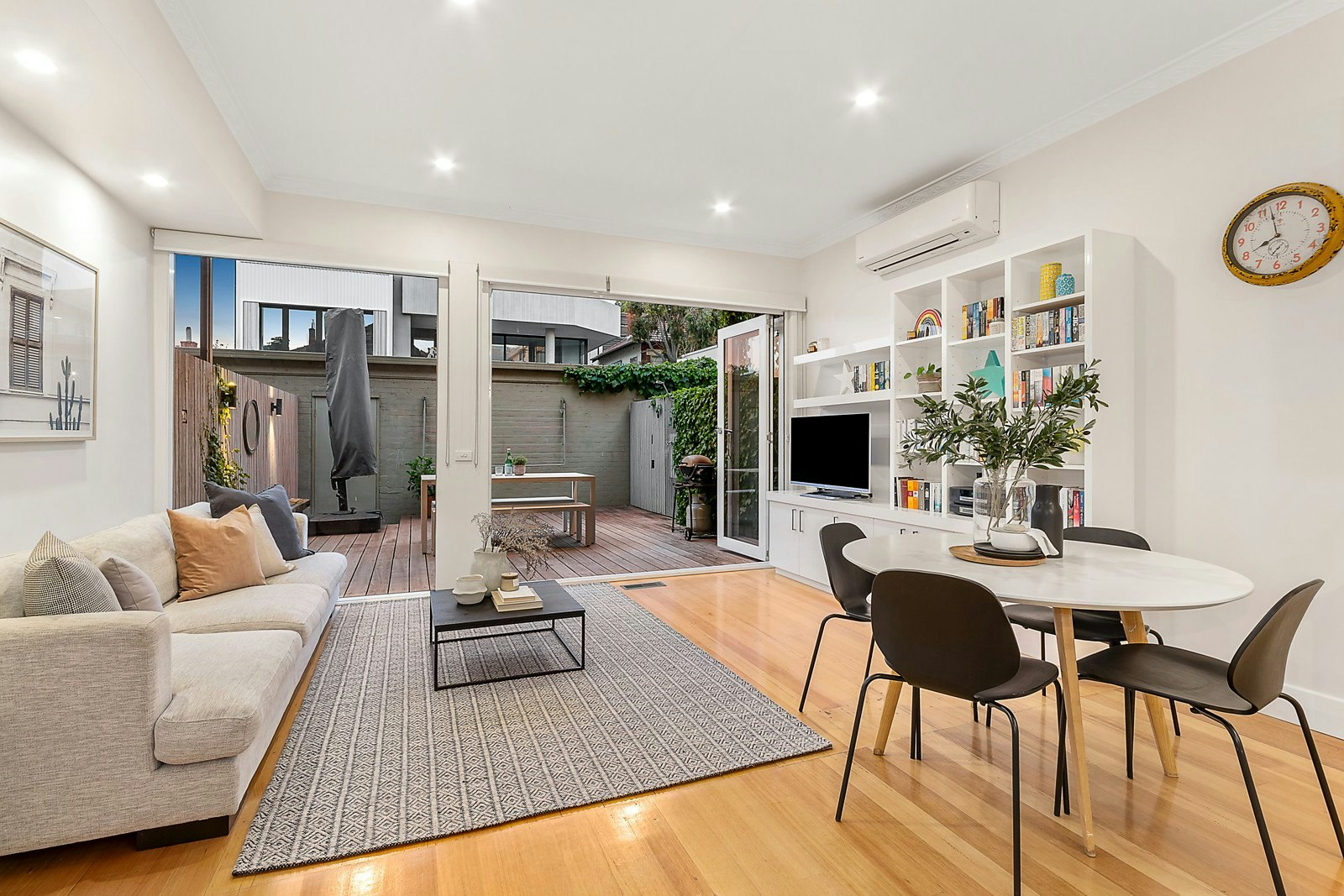 2/38 Pine Avenue, Elwood, VIC