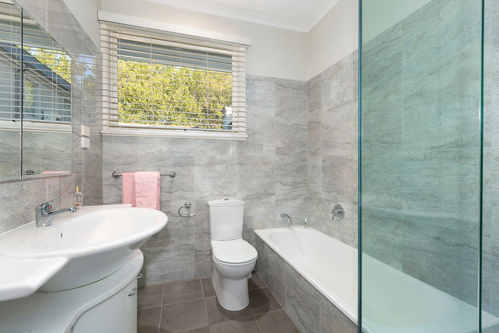 2/35 Victoria Avenue, Canterbury, VIC