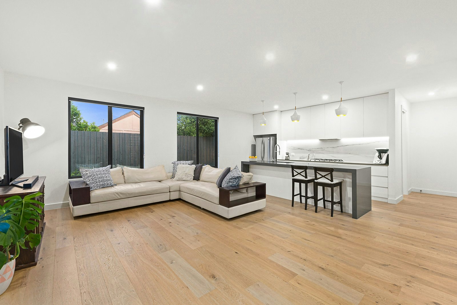 2/4 Wilgra Avenue, Ashburton, VIC