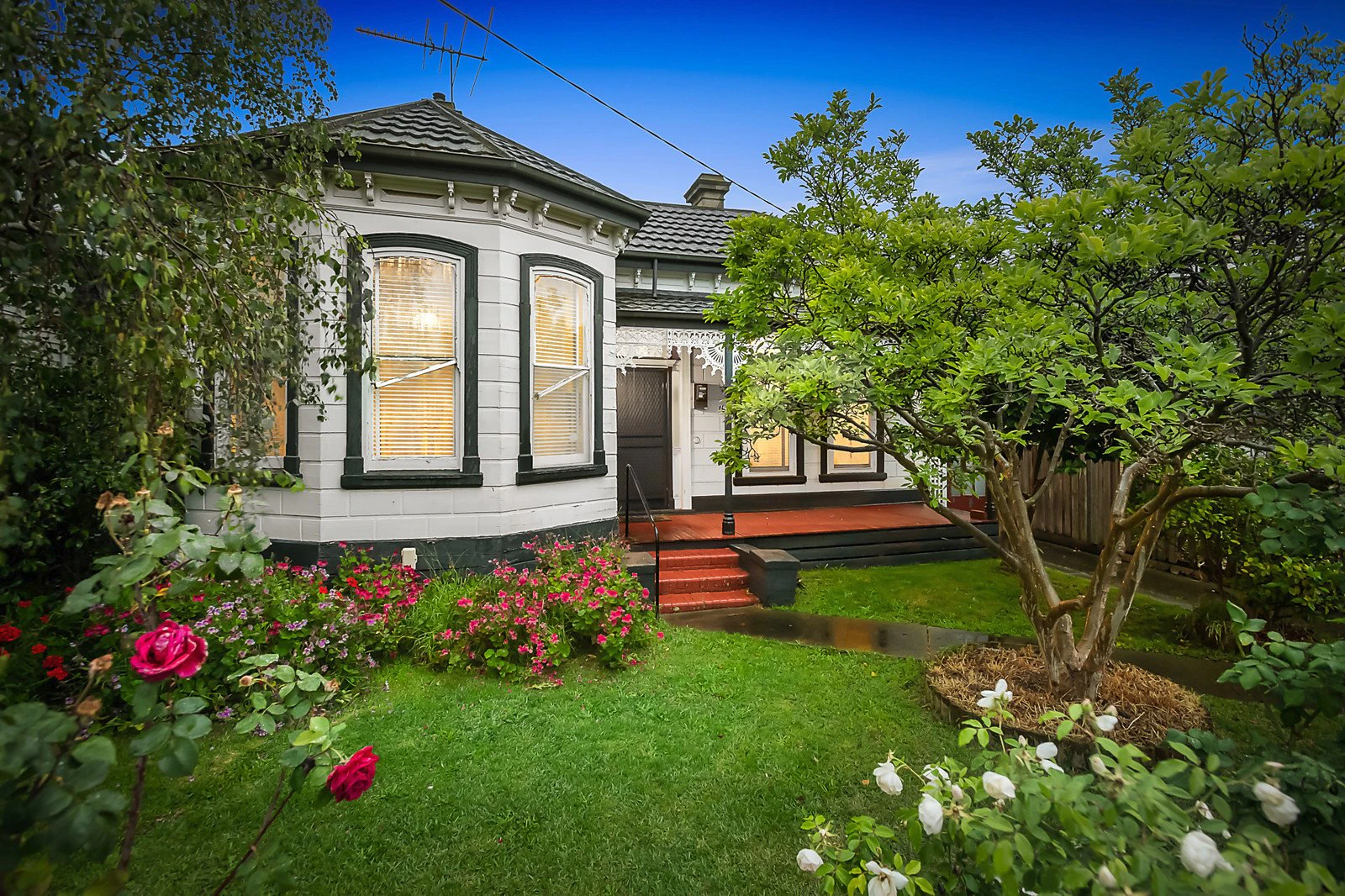 16 Invermay Grove, Hawthorn East, VIC