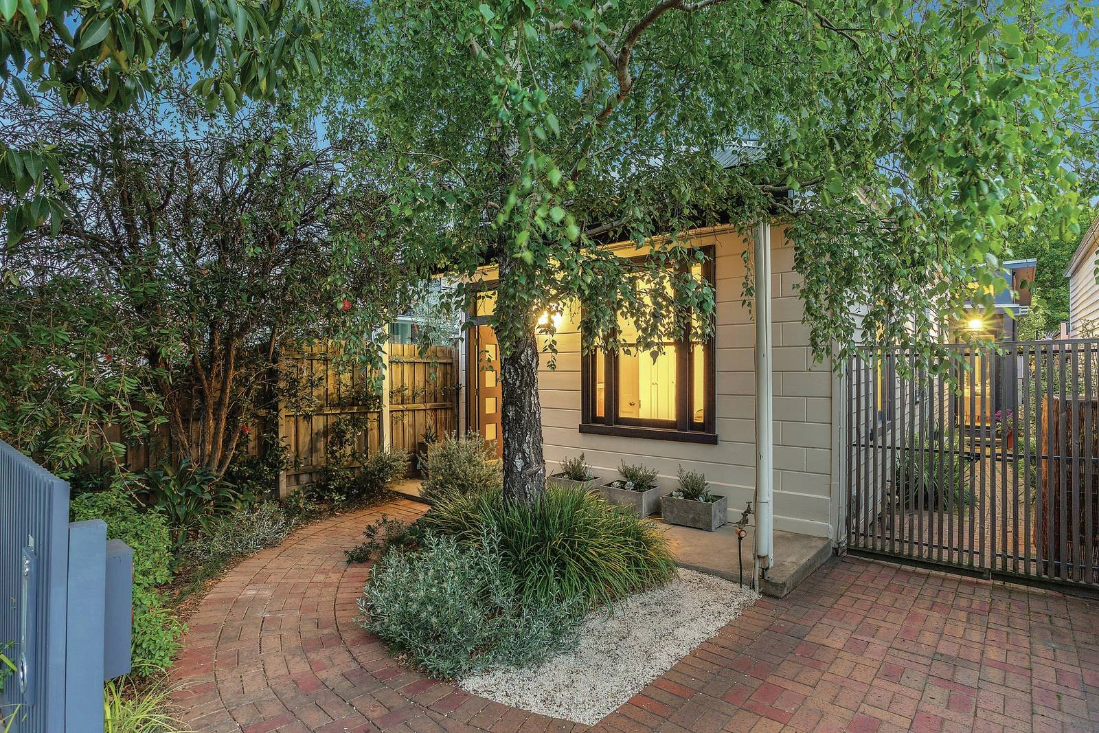 18 Roseberry Street, Hawthorn East, VIC