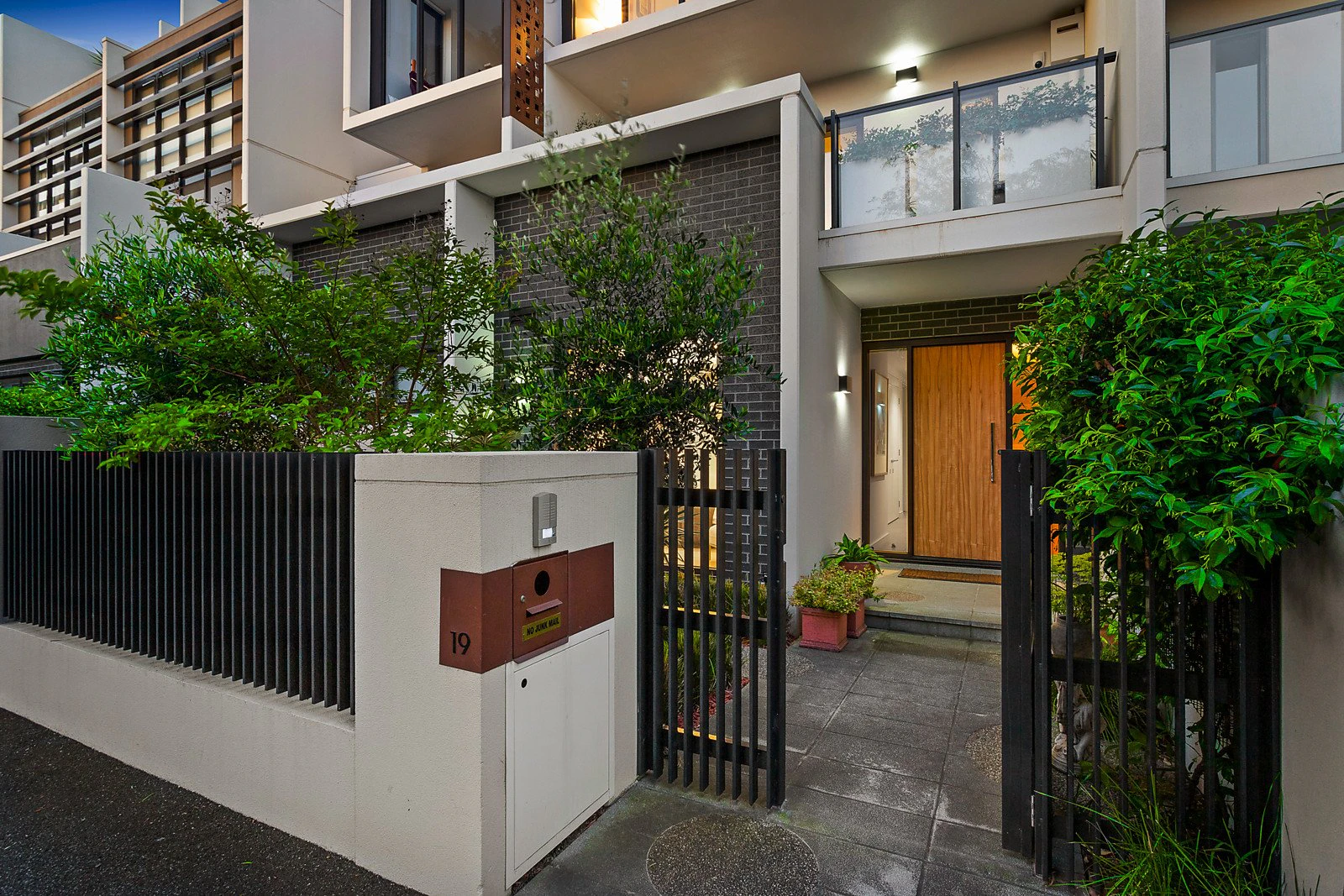 19 Danks Street, Albert Park, VIC