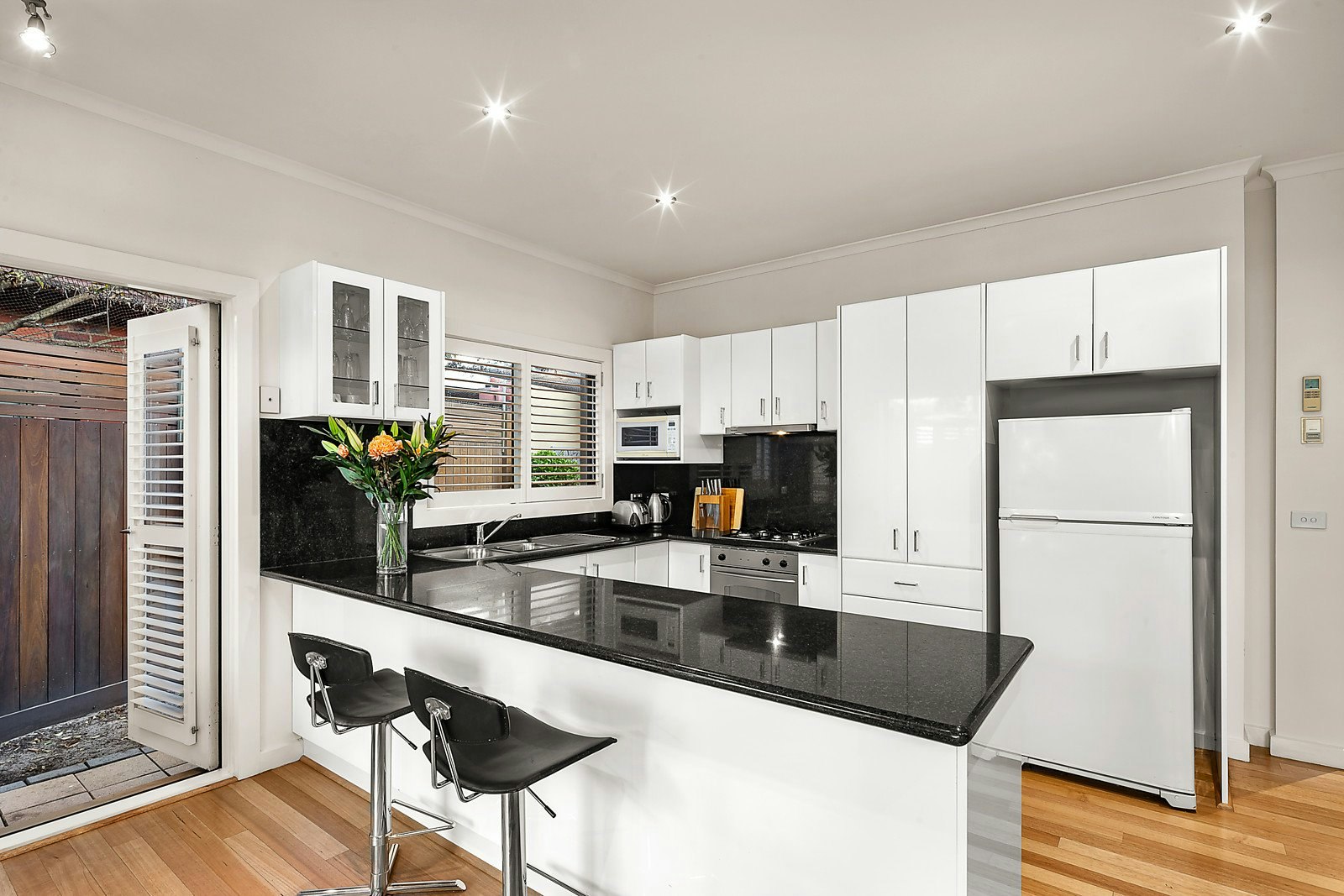 8b Ivanhoe Grove, Malvern East, VIC