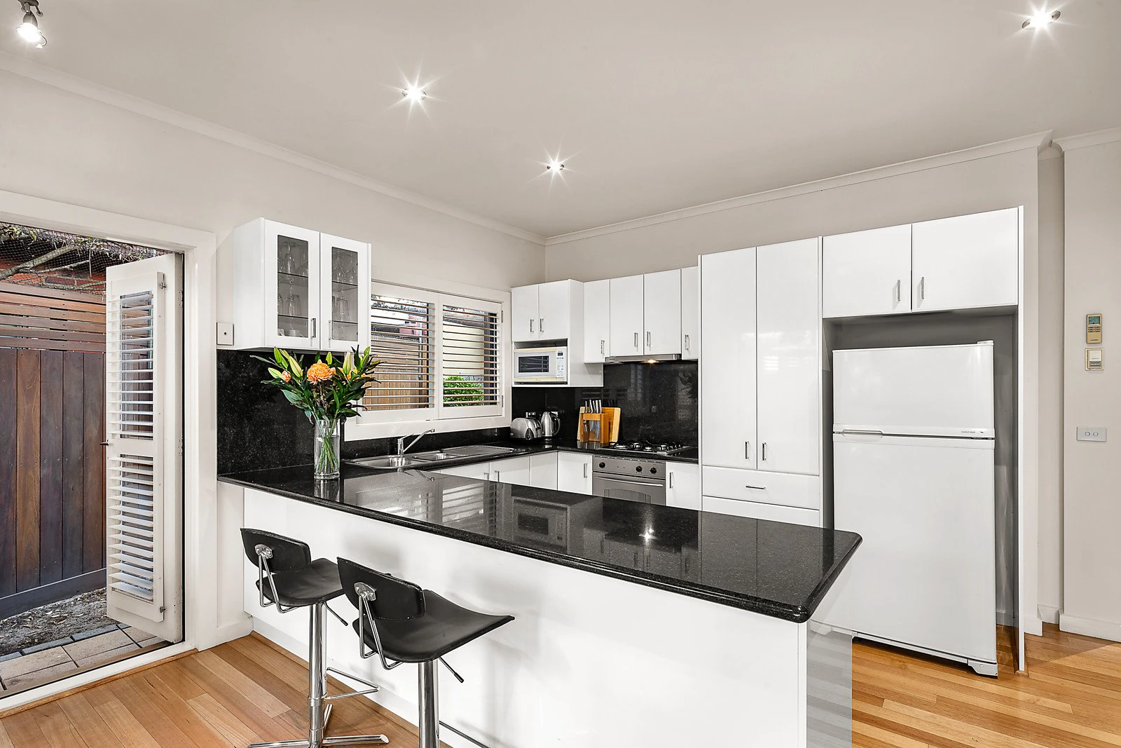 8b Ivanhoe Grove, Malvern East, VIC